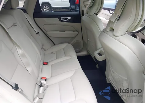 2023 Volvo Xc60 B5 Plus Bright Theme z USA, uszkodzony, nr VIN YV4L12RE4P1261427